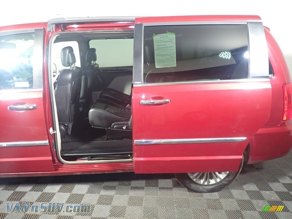 2012 Town & Country Limited - Deep Cherry Red Crystal Pearl / Black/Light Graystone photo #38