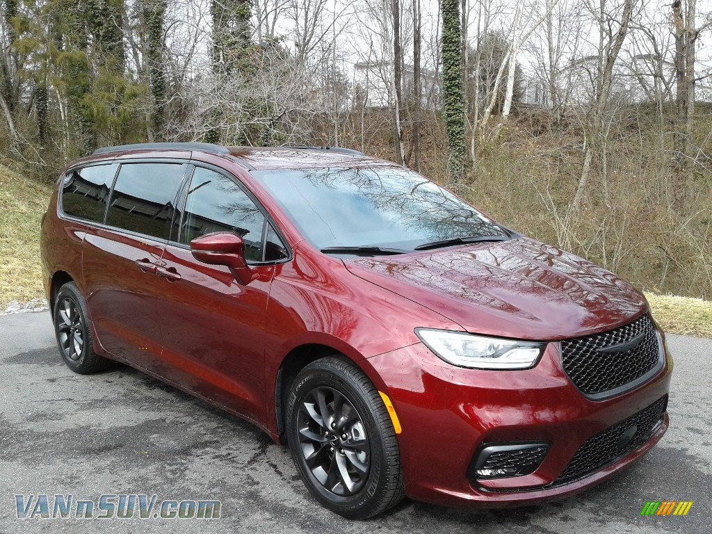 2021 Pacifica Touring - Velvet Red Pearl / Black photo #4