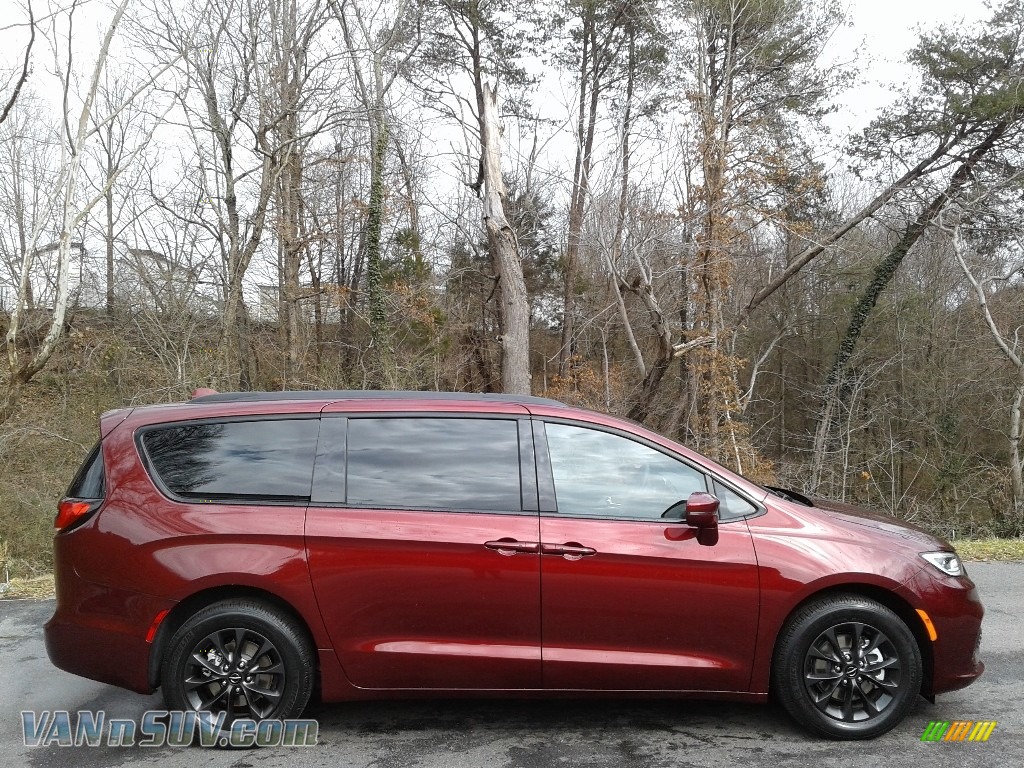2021 Pacifica Touring - Velvet Red Pearl / Black photo #5
