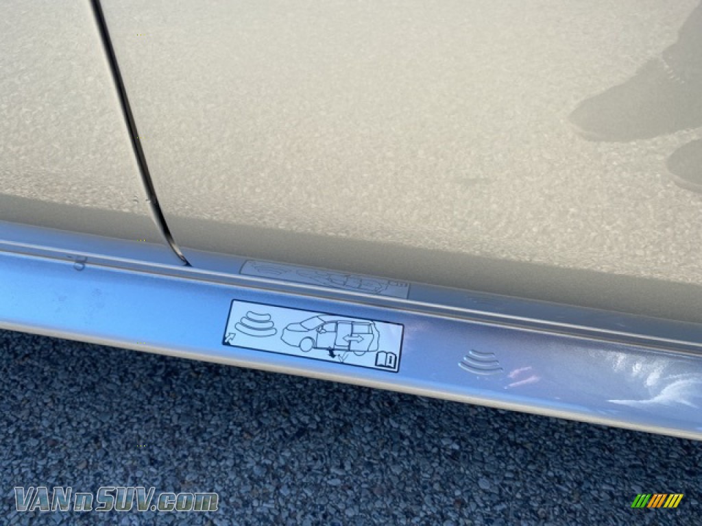 2021 Sienna XLE AWD Hybrid - Celestial Silver Metallic / Graphite photo #44