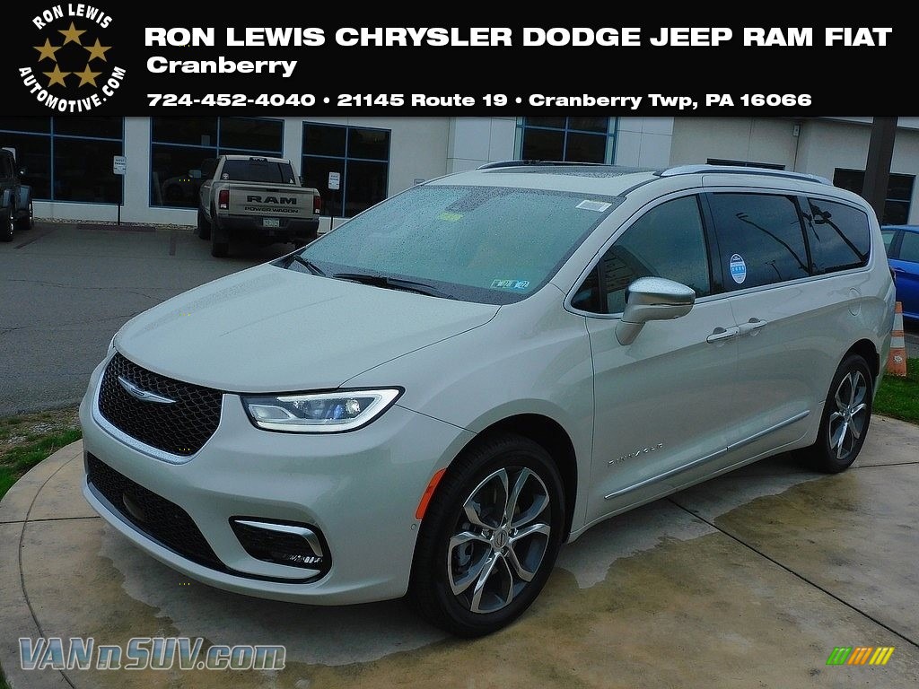 2021 Chrysler Pacifica Pinnacle AWD in Luxury White Pearl for sale