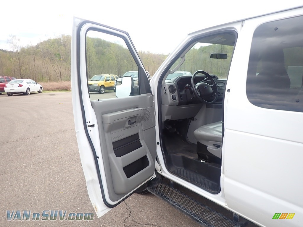 2013 E Series Van E350 XL Extended Passenger - Oxford White / Medium Flint photo #21