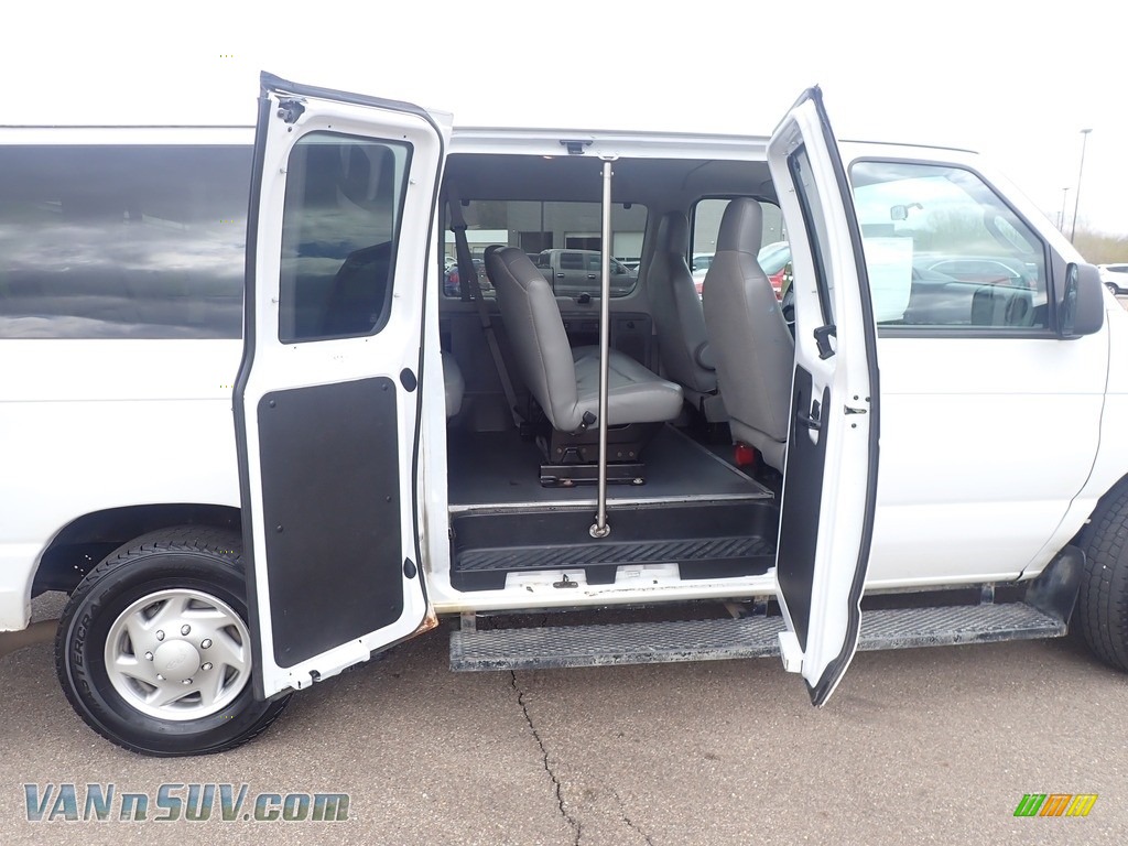 2013 E Series Van E350 XL Extended Passenger - Oxford White / Medium Flint photo #34