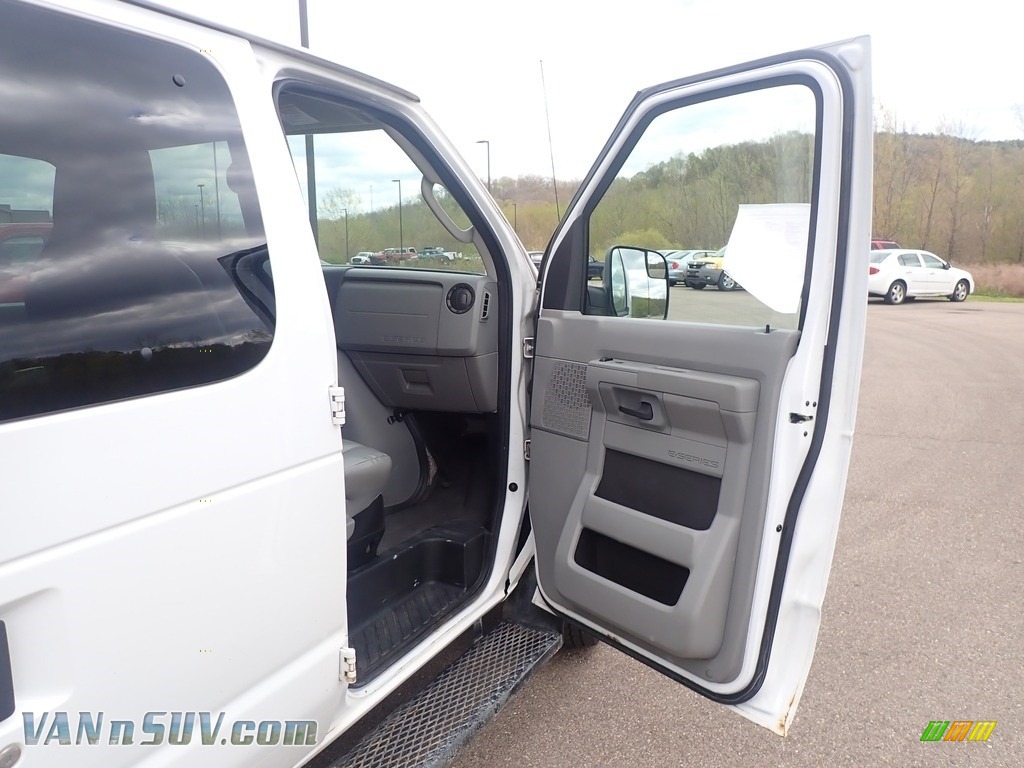2013 E Series Van E350 XL Extended Passenger - Oxford White / Medium Flint photo #37