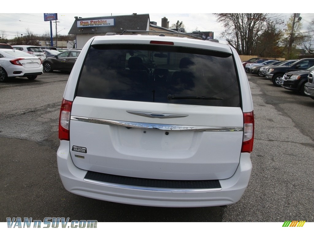 2015 Town & Country Touring - Bright White / Black/Light Graystone photo #6