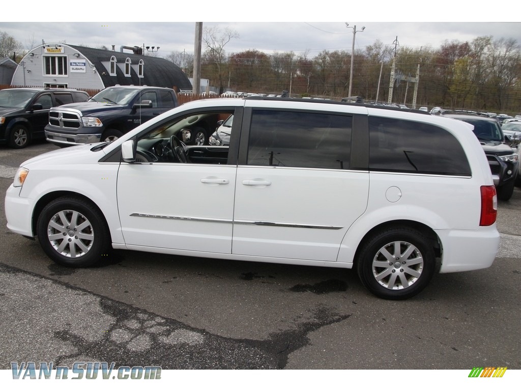 2015 Town & Country Touring - Bright White / Black/Light Graystone photo #8