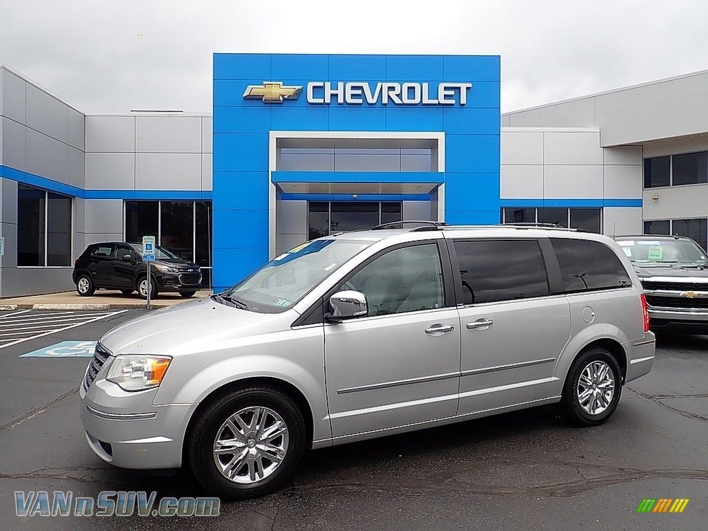 Bright Silver Metallic / Medium Slate Gray/Light Shale Chrysler Town & Country Limited