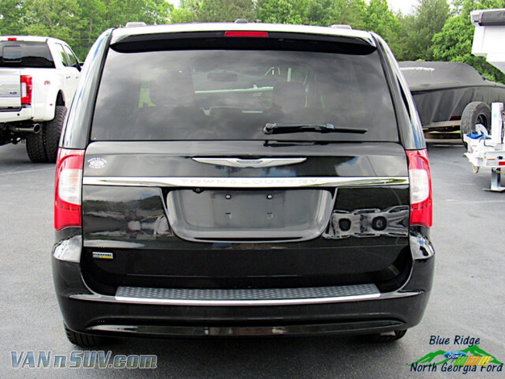 2015 Town & Country Touring - Brilliant Black Crystal Pearl / Black/Light Graystone photo #4
