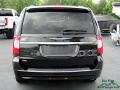 Chrysler Town & Country Touring Brilliant Black Crystal Pearl photo #4