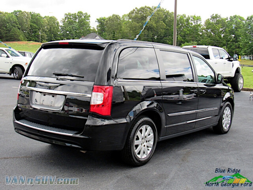 2015 Town & Country Touring - Brilliant Black Crystal Pearl / Black/Light Graystone photo #5
