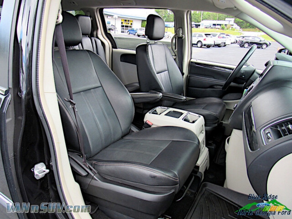 2015 Town & Country Touring - Brilliant Black Crystal Pearl / Black/Light Graystone photo #12
