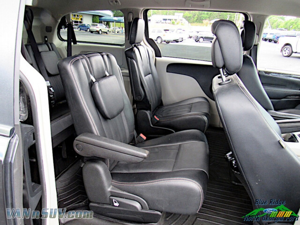 2015 Town & Country Touring - Brilliant Black Crystal Pearl / Black/Light Graystone photo #13