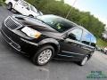 Chrysler Town & Country Touring Brilliant Black Crystal Pearl photo #27
