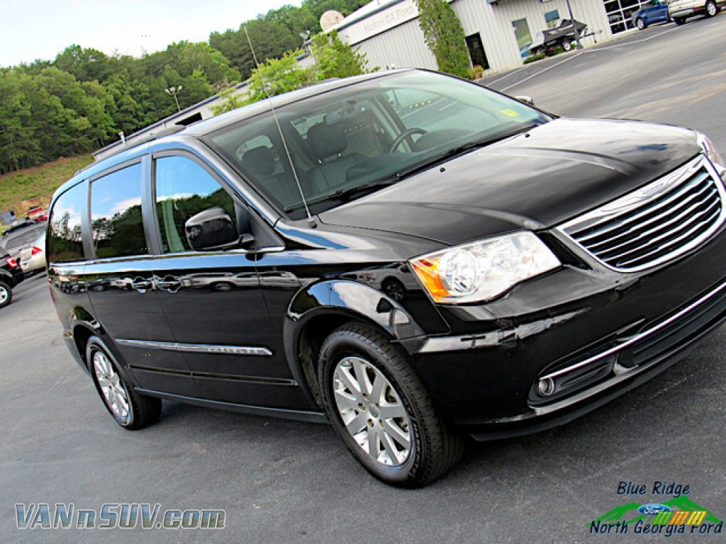 2015 Town & Country Touring - Brilliant Black Crystal Pearl / Black/Light Graystone photo #28