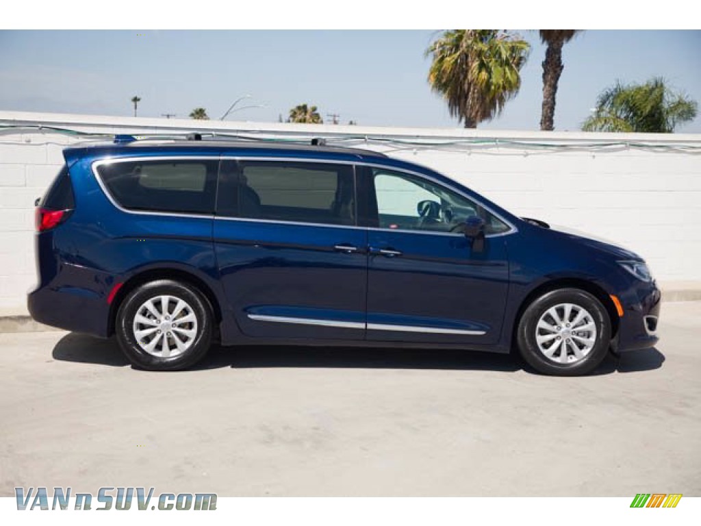 2017 Pacifica Touring L - Jazz Blue Pearl / Cognac/Alloy/Toffee photo #10