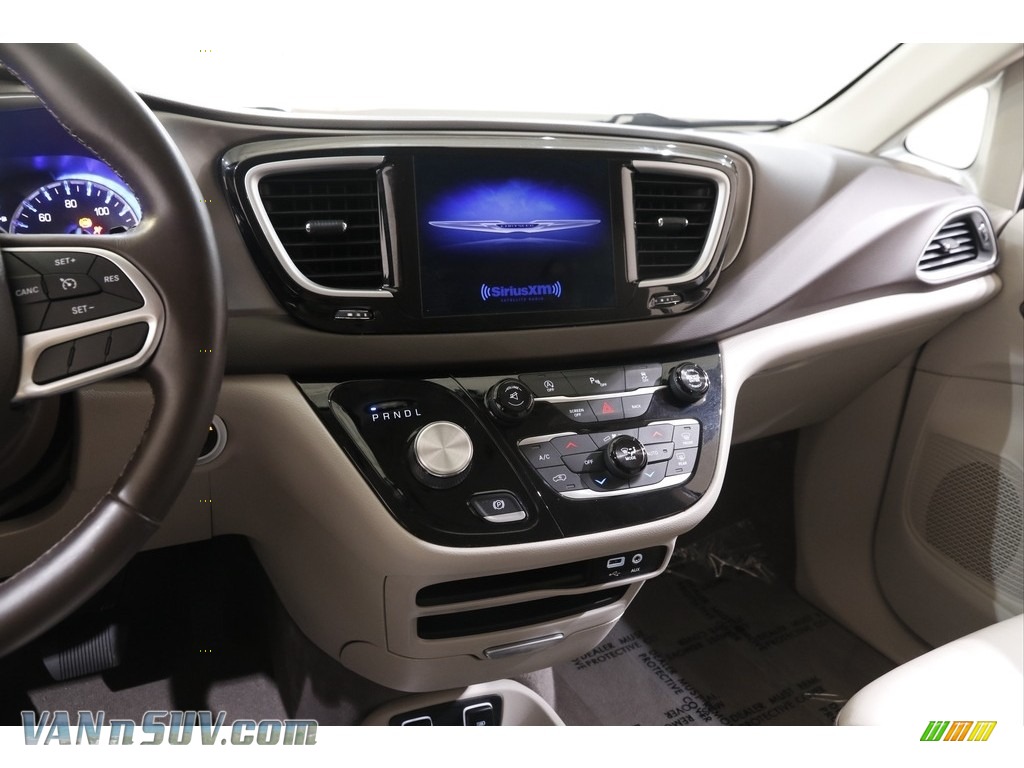 2017 Pacifica Touring L - Granite Crystal Metallic / Cognac/Alloy/Toffee photo #9