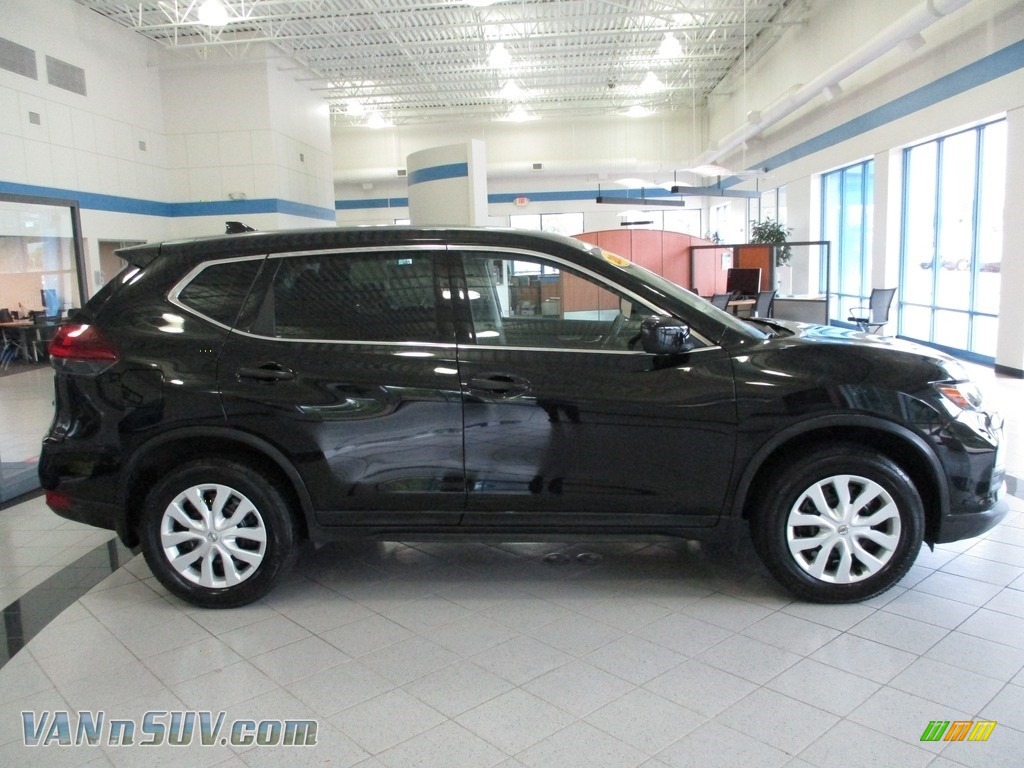 2018 Rogue S AWD - Magnetic Black / Charcoal photo #4