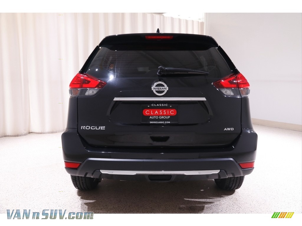 2017 Rogue SV AWD - Magnetic Black / Charcoal photo #15