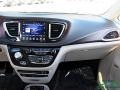 Chrysler Pacifica Limited Brilliant Black Crystal Pearl photo #18