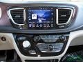 Chrysler Pacifica Limited Brilliant Black Crystal Pearl photo #20