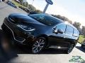 Chrysler Pacifica Limited Brilliant Black Crystal Pearl photo #28