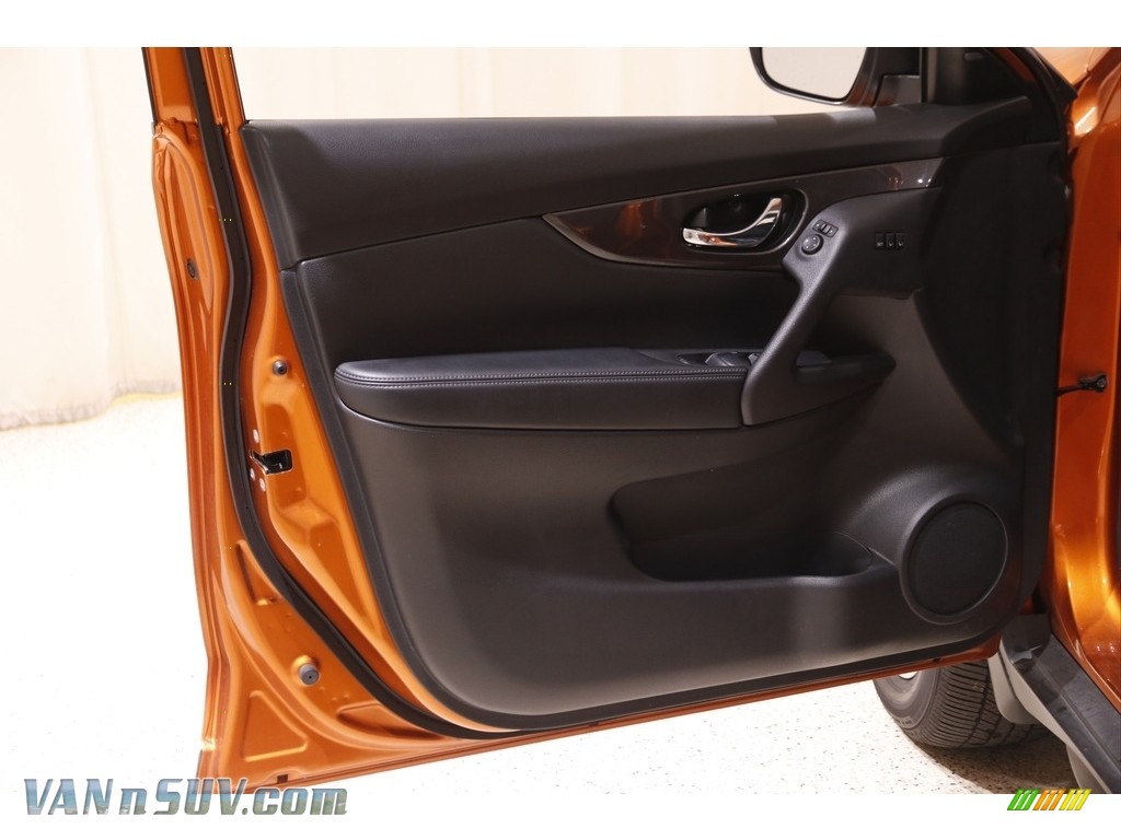 2019 Rogue S AWD - Monarch Orange Metallic / Charcoal photo #4