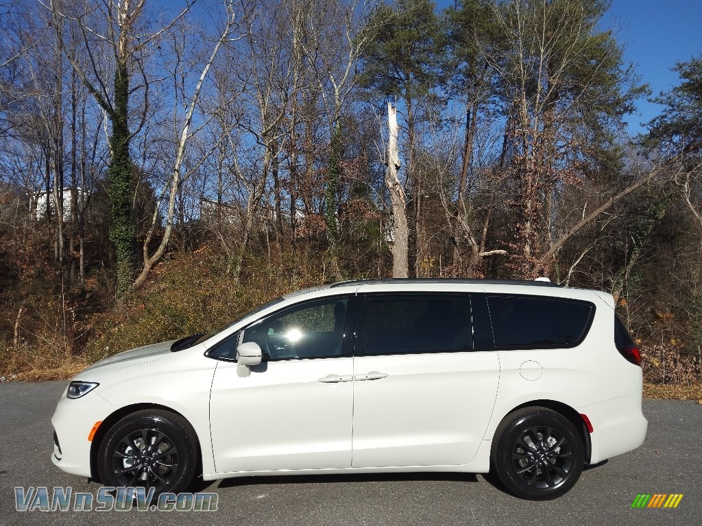 Luxury White Pearl / Black Chrysler Pacifica Touring