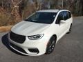 Chrysler Pacifica Touring Luxury White Pearl photo #2