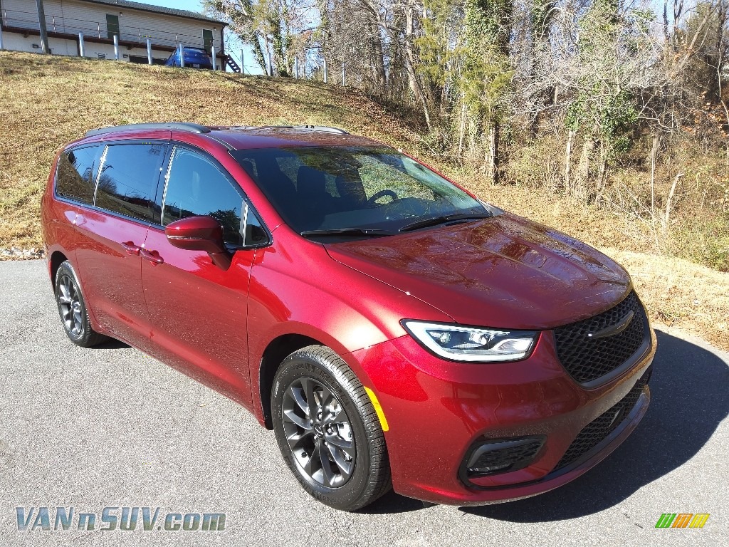2021 Pacifica Touring L - Velvet Red Pearl / Black photo #4