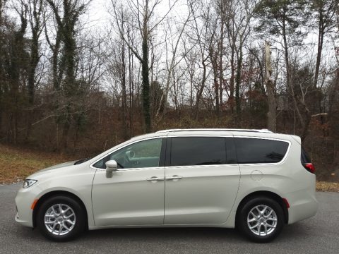 Luxury White Pearl 2021 Chrysler Pacifica Touring L