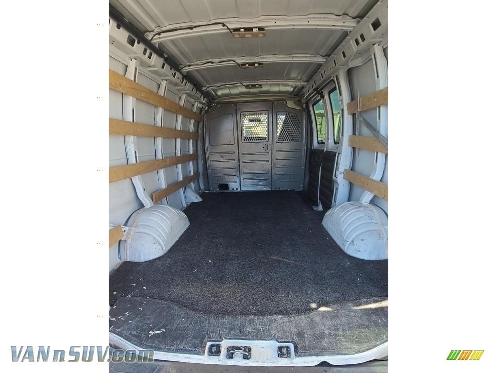 2017 Savana Van 2500 Cargo - Summit White / Medium Pewter photo #4
