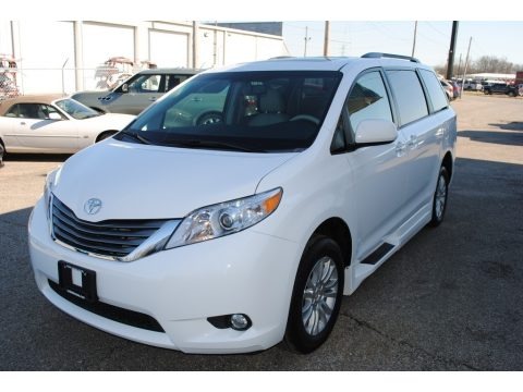 Super White 2012 Toyota Sienna XLE