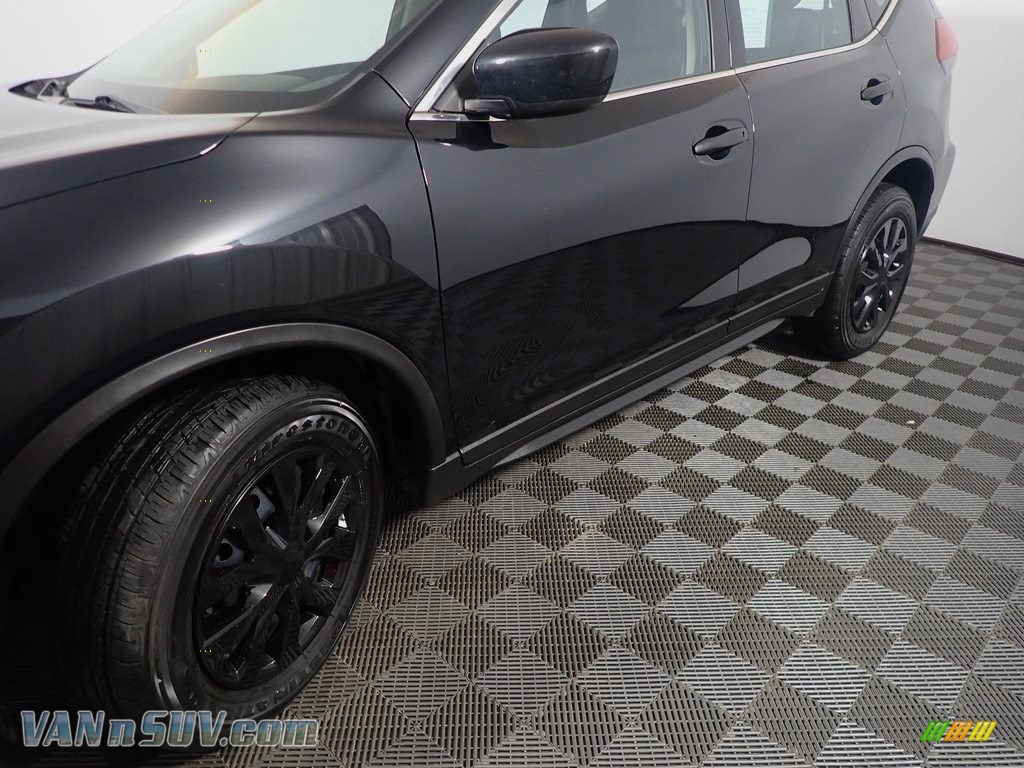 2019 Rogue S AWD - Magnetic Black / Charcoal photo #10