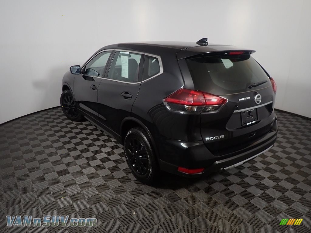2019 Rogue S AWD - Magnetic Black / Charcoal photo #12
