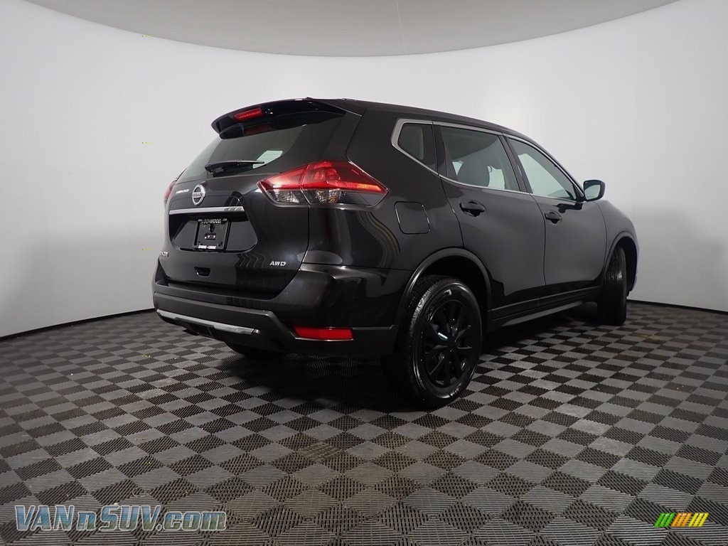 2019 Rogue S AWD - Magnetic Black / Charcoal photo #16
