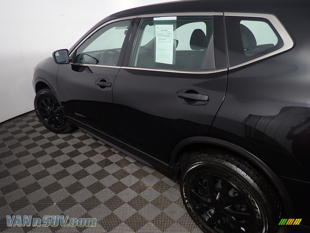 2019 Rogue S AWD - Magnetic Black / Charcoal photo #18