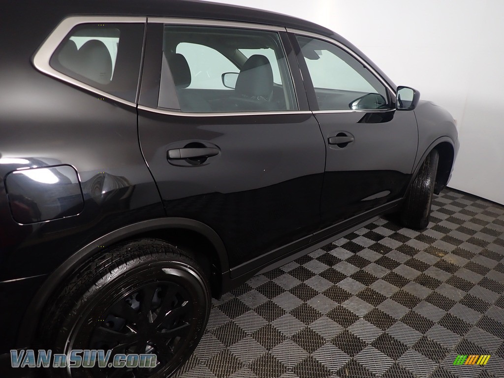 2019 Rogue S AWD - Magnetic Black / Charcoal photo #19