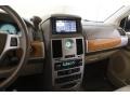 Chrysler Town & Country Limited Stone White photo #9