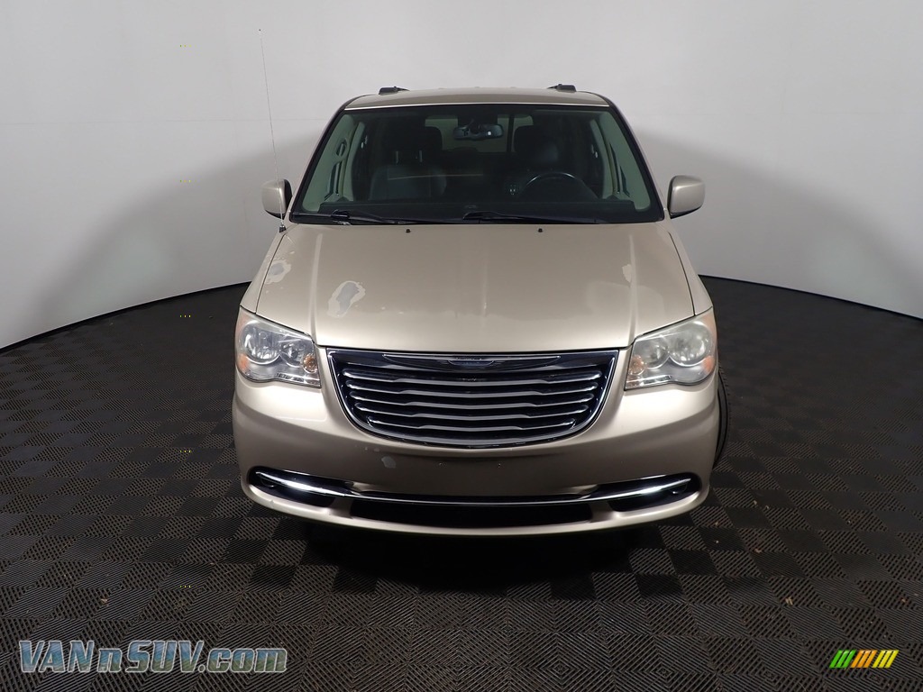 2014 Town & Country Touring - Cashmere Pearl / Black/Light Graystone photo #6