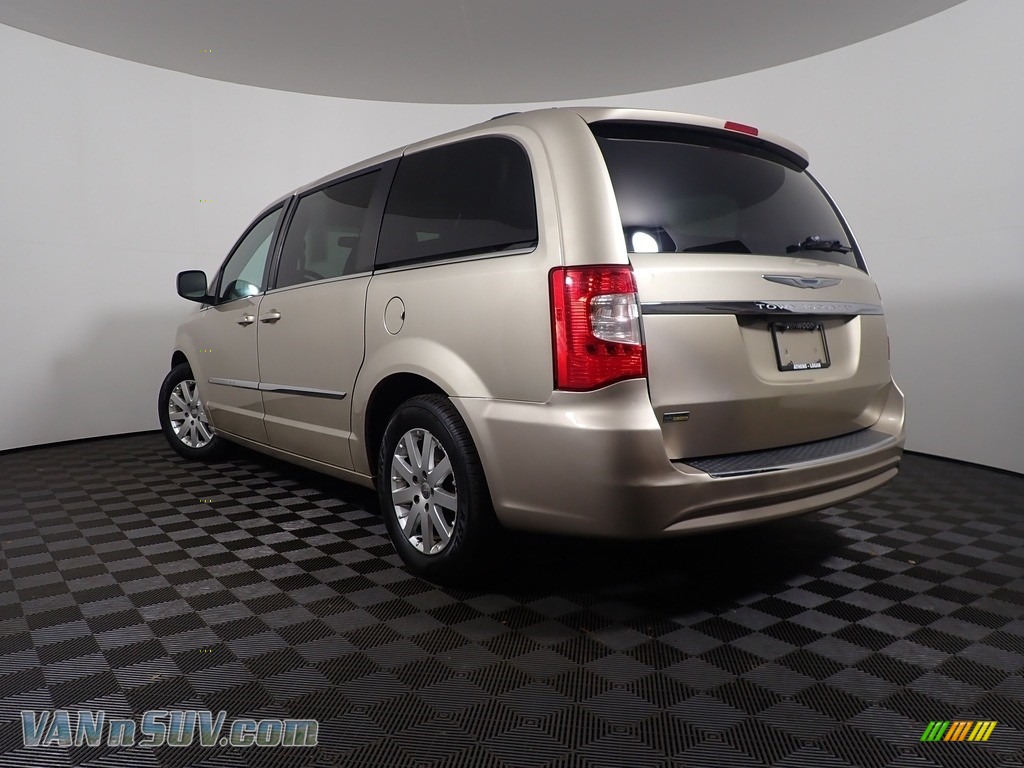 2014 Town & Country Touring - Cashmere Pearl / Black/Light Graystone photo #12