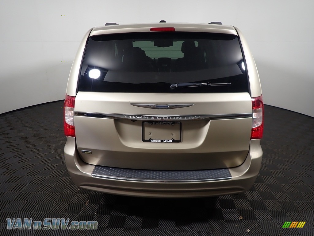 2014 Town & Country Touring - Cashmere Pearl / Black/Light Graystone photo #14