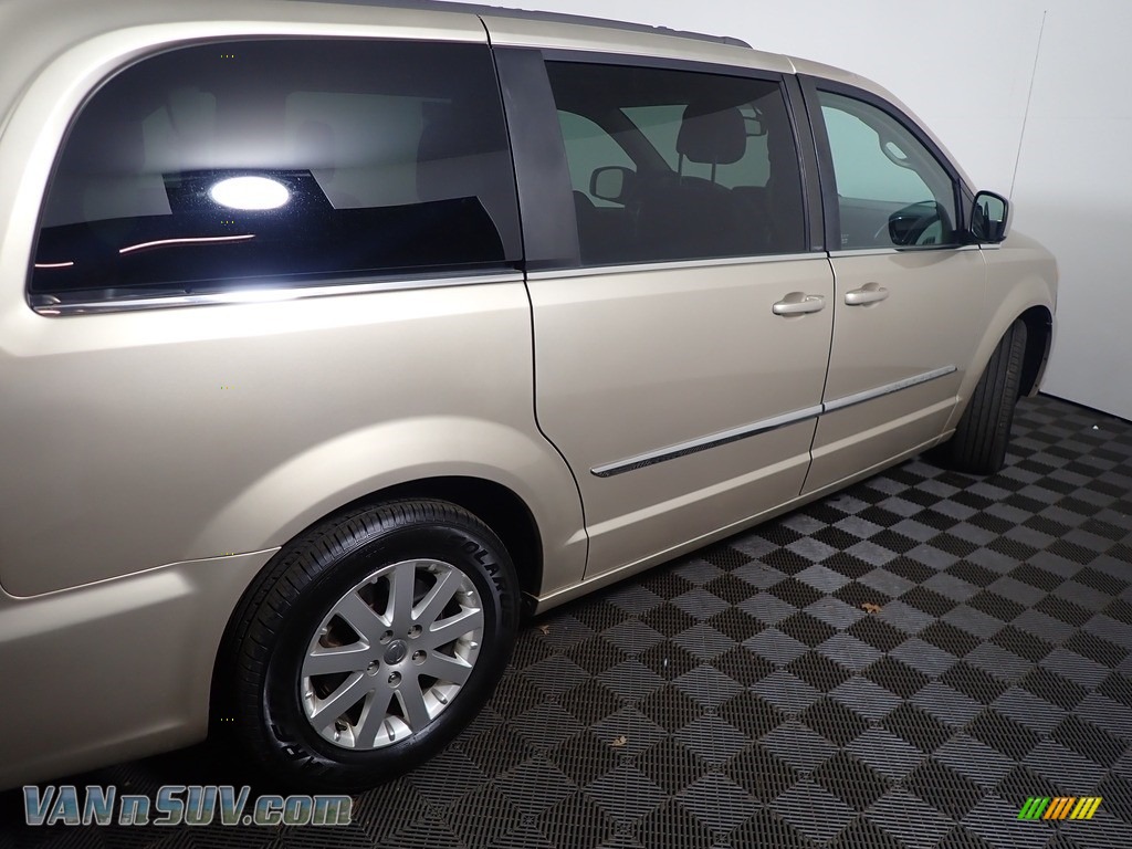 2014 Town & Country Touring - Cashmere Pearl / Black/Light Graystone photo #21