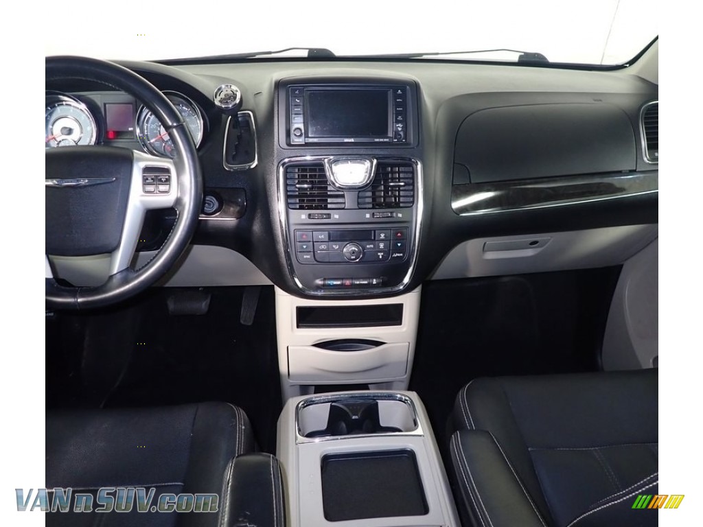 2014 Town & Country Touring - Cashmere Pearl / Black/Light Graystone photo #27