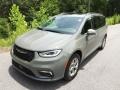 Chrysler Pacifica Limited AWD Ceramic Gray photo #2