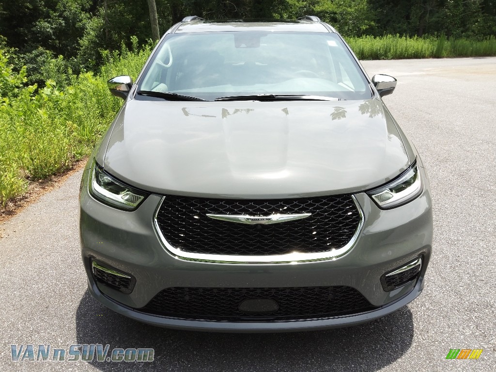 2022 Pacifica Limited AWD - Ceramic Gray / Black/Alloy photo #3