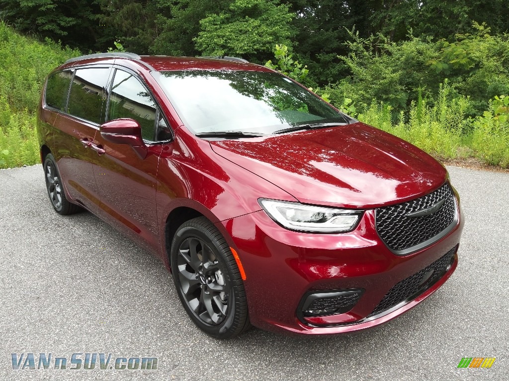 2022 Pacifica Touring L AWD - Velvet Red Pearl / Black photo #4
