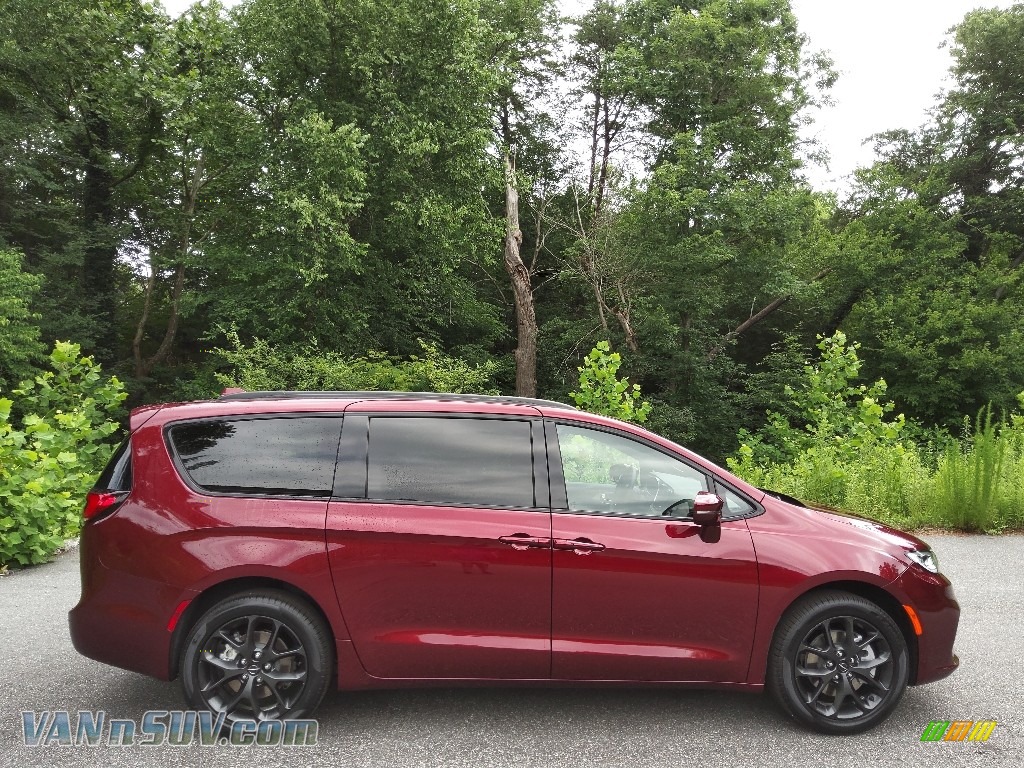 2022 Pacifica Touring L AWD - Velvet Red Pearl / Black photo #5