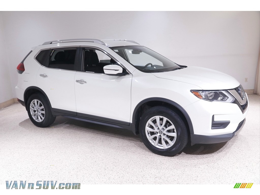 Pearl White Tricoat / Charcoal Nissan Rogue SV AWD