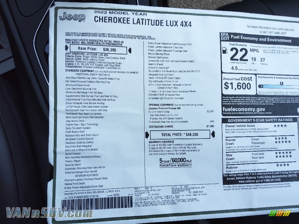 2022 Cherokee Latitude Lux 4x4 - Bright White / Black photo #32