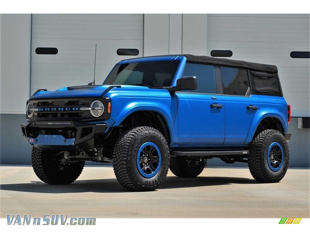 Velocity Blue / Black Onyx Ford Bronco Base 4x4 4-Door